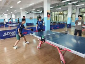 四院乒坛争锋，单双点燃激情