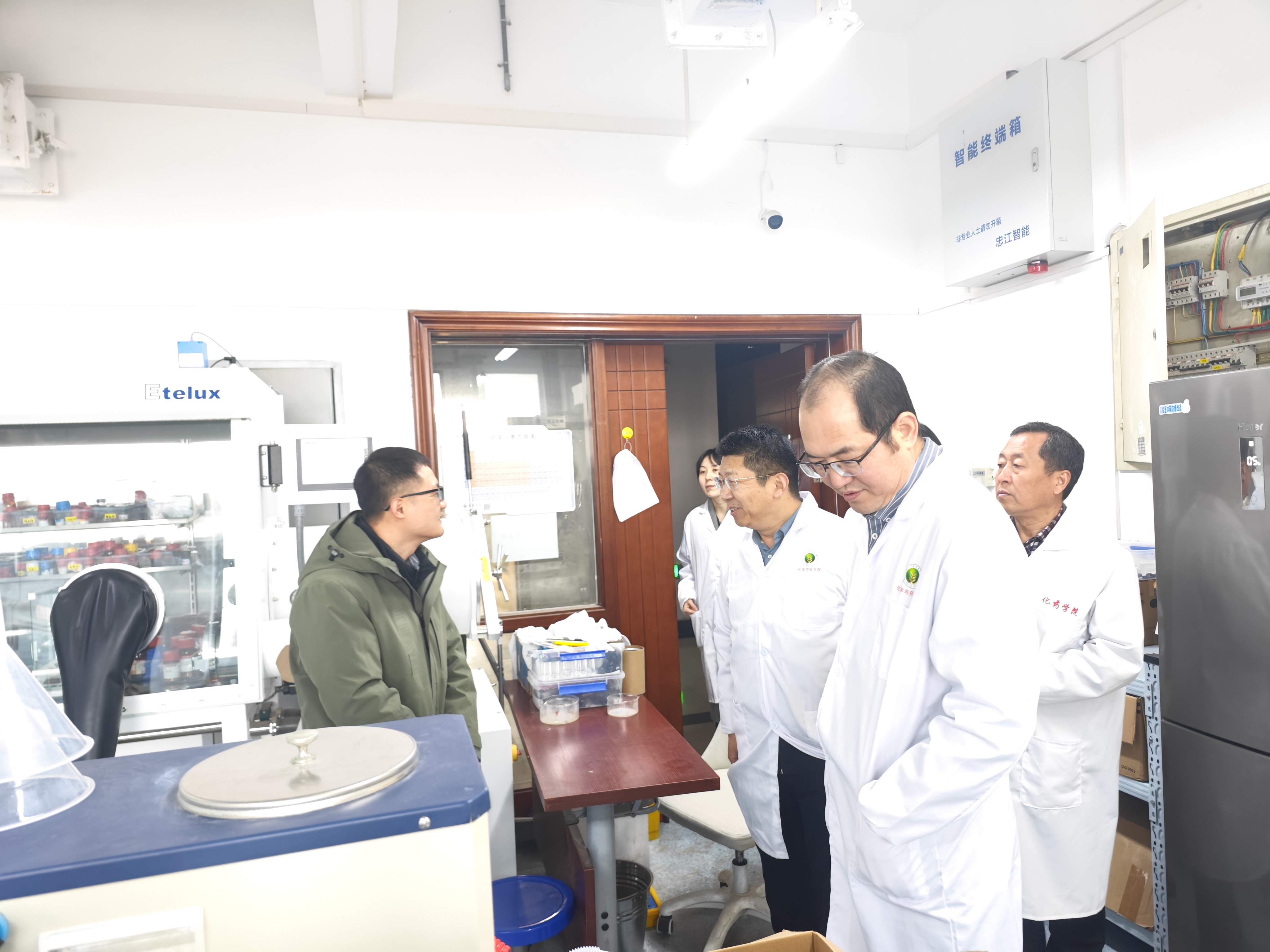 学院开展元旦前实验室安全检查工作